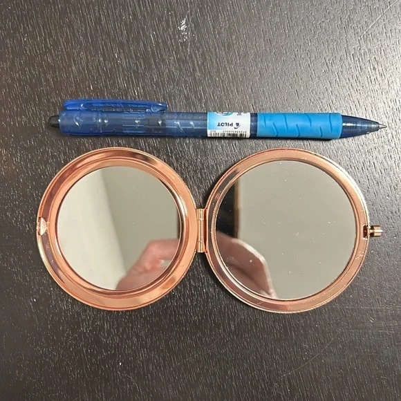 Compact Mirror - Picture 4 of 4